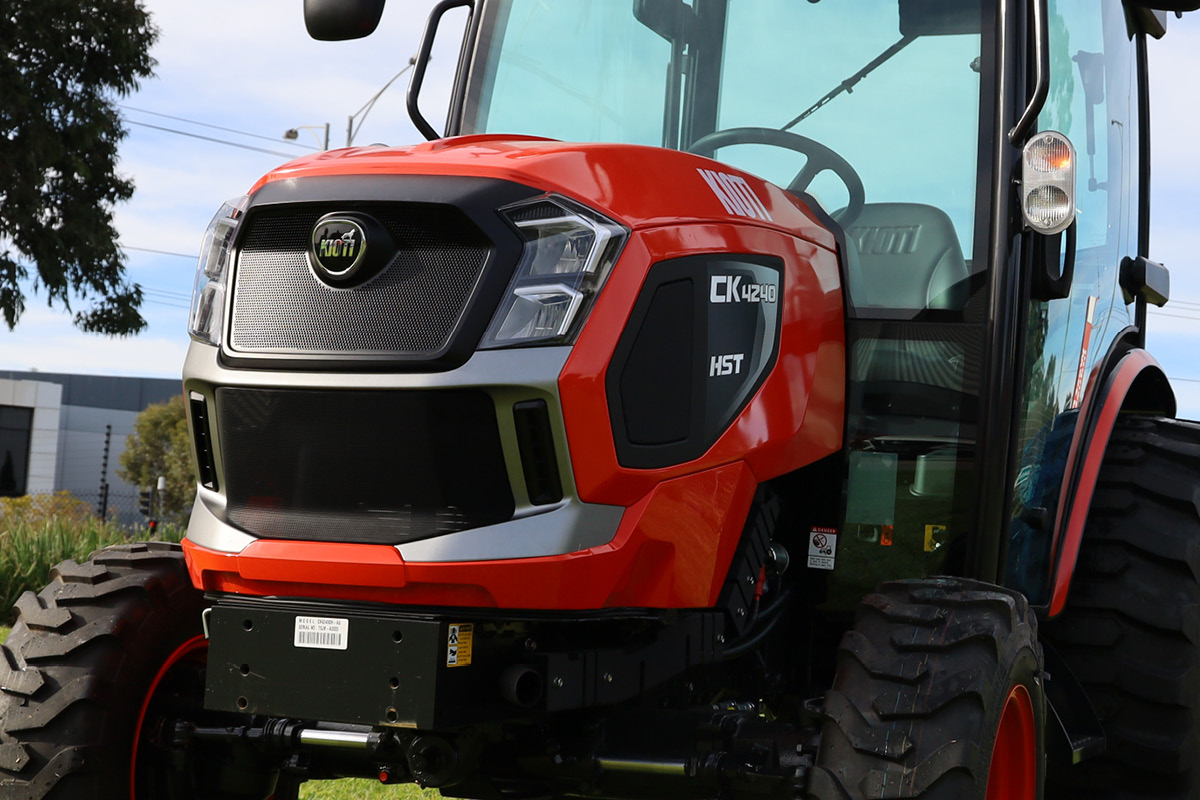 Kioti CK Series CK4240 M Cab Compact Tractor with Loader and 4-in-1 Bucket - Image 2