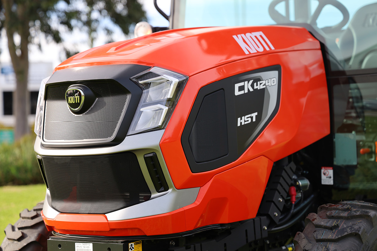 Kioti CK Series CK4240 M Cab Compact Tractor with Loader and 4-in-1 Bucket - Image 3